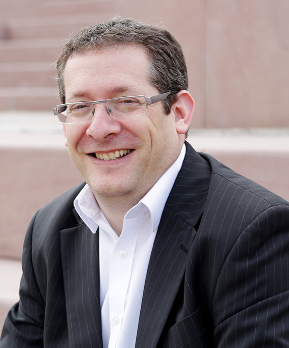 Photo of Daniel Lesser